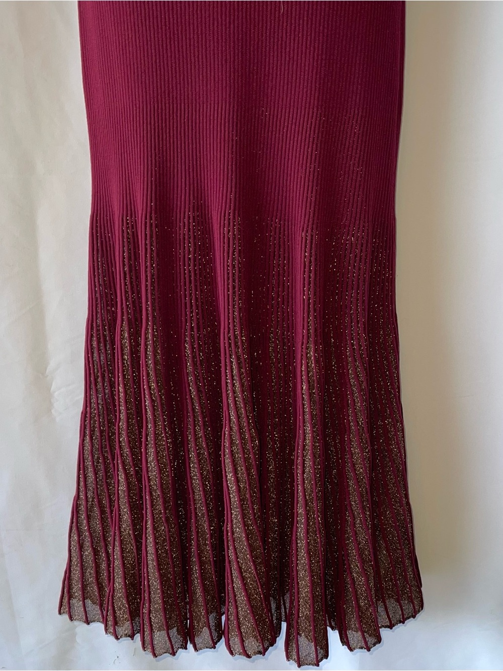Moon River Ribbed Sleeveless Midi Dress in Burgundy with Pleated Hem - Picture 5 of 11